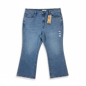 NWT Levis Plus Size Womens High Waisted Cropped Flare Jeans Medium Wash 24W